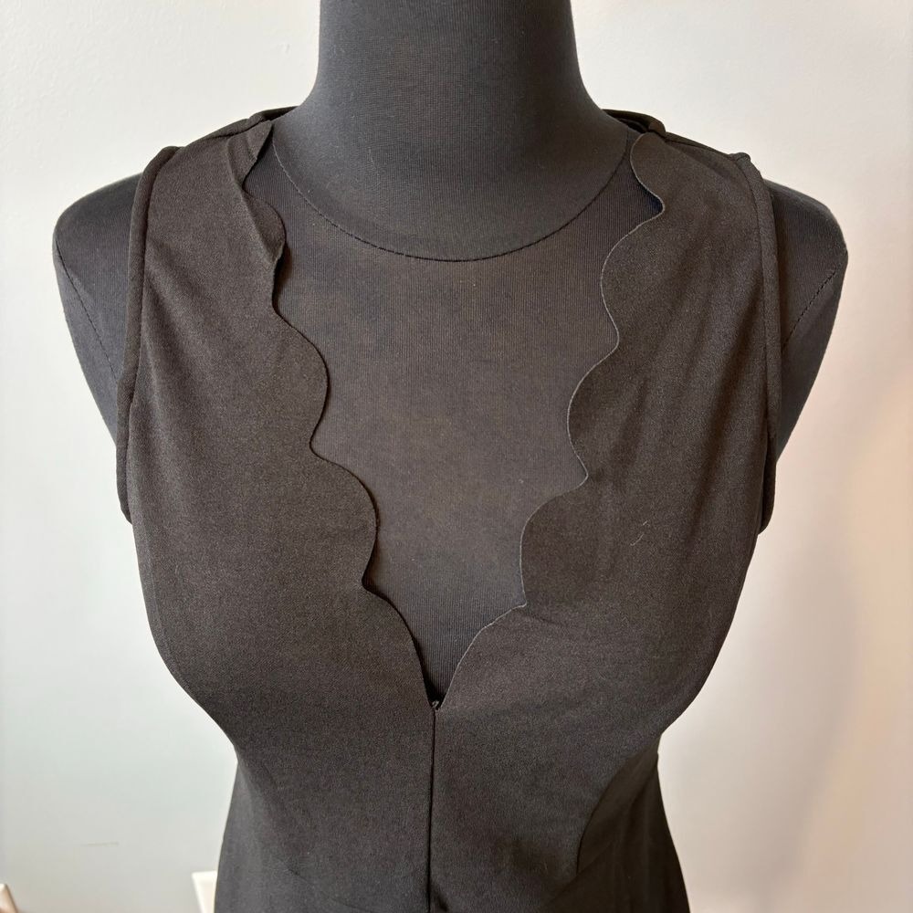 CUPSHE Black Scalloped V-Neck Sleeveless Bodycon Mini‎ Dress with Side Slit nwt - Picture 3 of 12